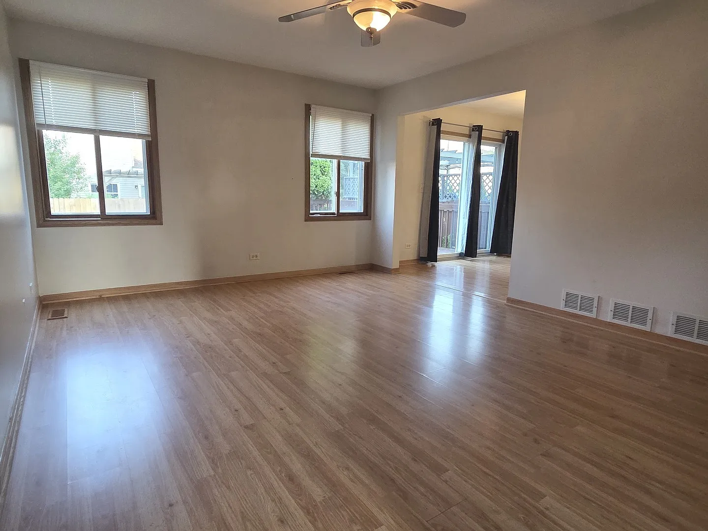 3 bed, 1.5 bath, 1491 sqft, $2,875 — Photo 3