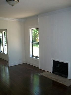 3rd image of 405 W Crockett St
