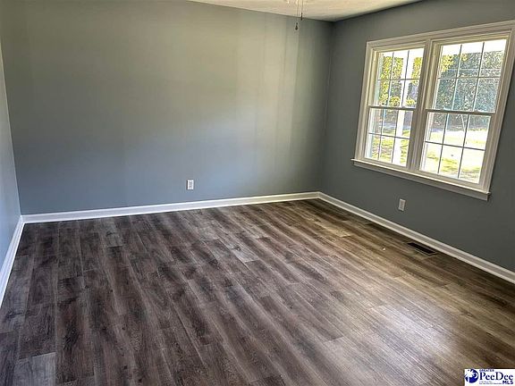 5th image of 405 Dogwood Ave