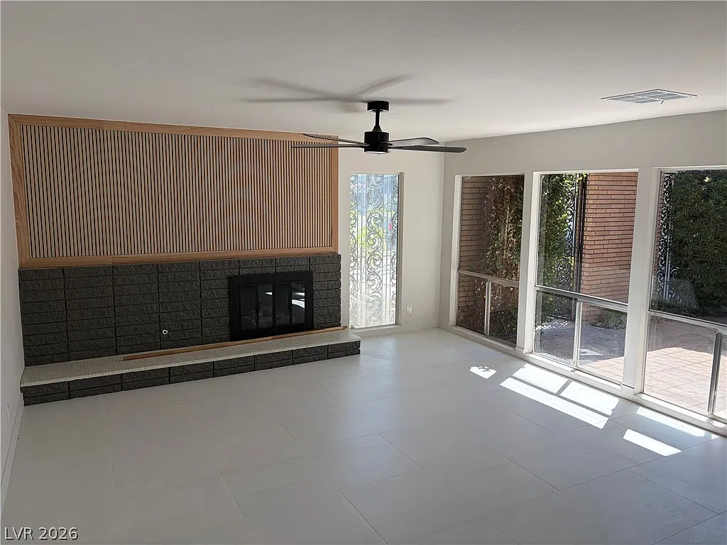 4 bed, 2.5 bath, 2936 sqft, $3,724 — Photo 4