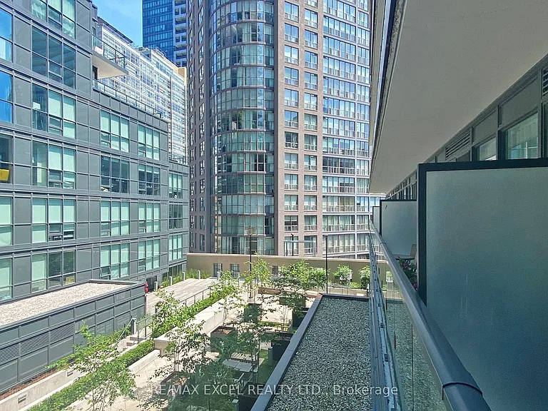 955 Bay St #404 — Photo 19