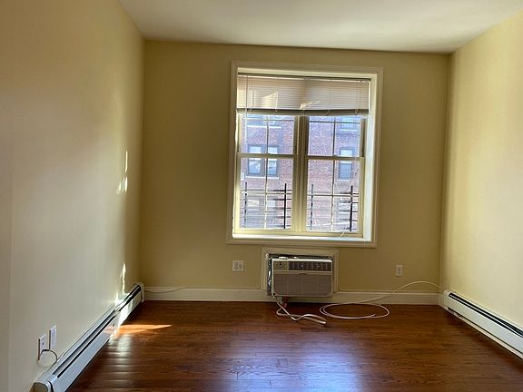 4th image of 30-83 32nd St #3R