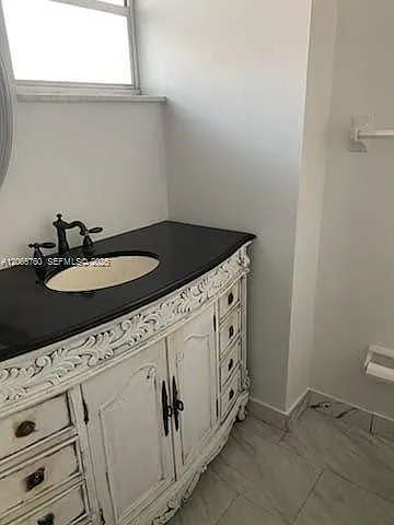 410 SE 2nd St #408 — Photo 7