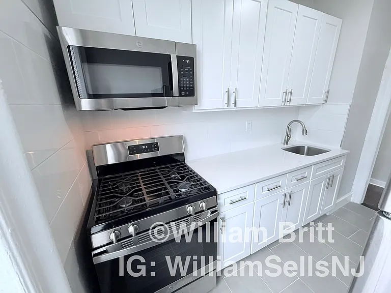 9 Bentley Ave #15 — Photo 3
