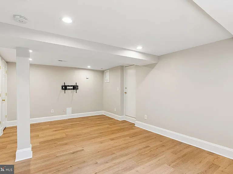 418 Murdock Rd — Photo 32