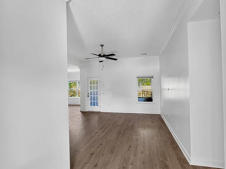 500 Thorp Cir — Photo 4