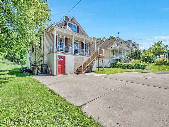 3rd image of 204 Hall St
