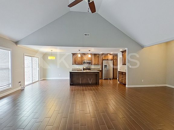 3rd image of 901 Division St