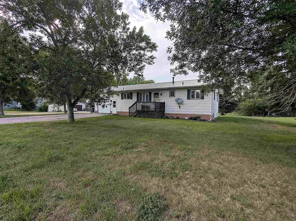 301 6th St NE, Mohall, ND 58761