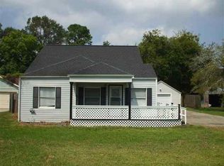 1304 Kent Ave, Nederland, TX 77627