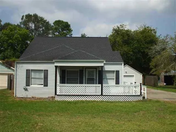 1304 Kent Ave, Nederland, TX 77627