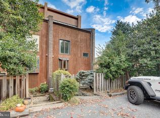 2 Klakring Ct, Annapolis, MD 21403