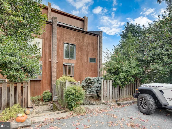 2 Klakring Ct, Annapolis, MD 21403