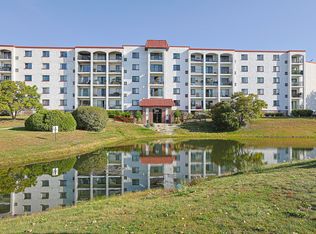 375 Plum Creek Dr #501, Wheeling, IL 60090