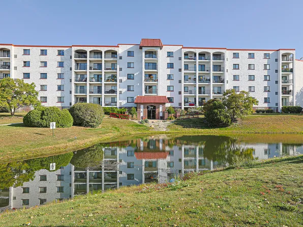 375 Plum Creek Dr #501, Wheeling, IL 60090