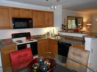 534 Seawind Dr APT E, Ballwin, MO 63021