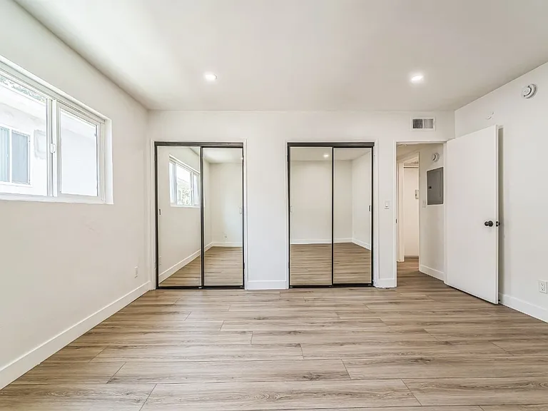 Embassy Terrace — Photo 11