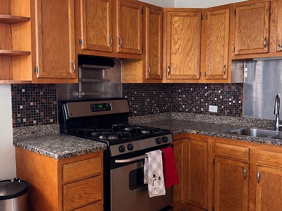 3rd image of 2901 S Michigan Ave APT 1610