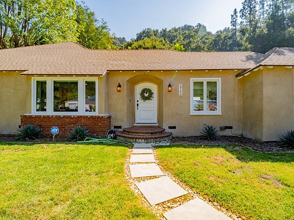 3rd image of 2760 E Glenoaks Blvd