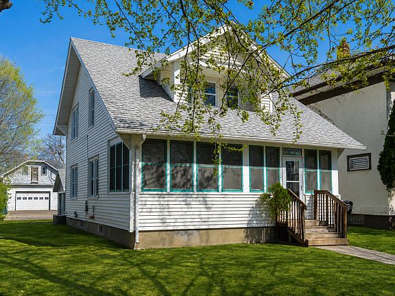 5th image of 112 16th Ave S