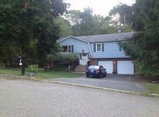 44 Albertine Pl, Oak Ridge, NJ 07438