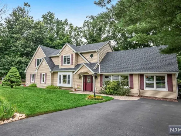 2 Mary Ct, Mahwah, NJ 07430