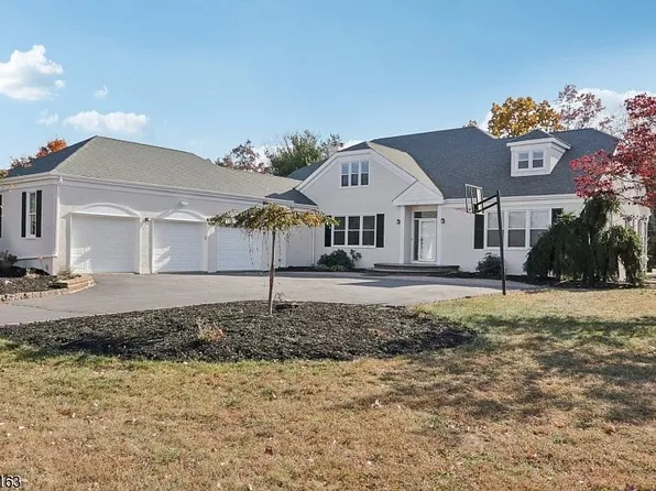 4 Langfeldt Ct, Franklin Park, NJ 08823