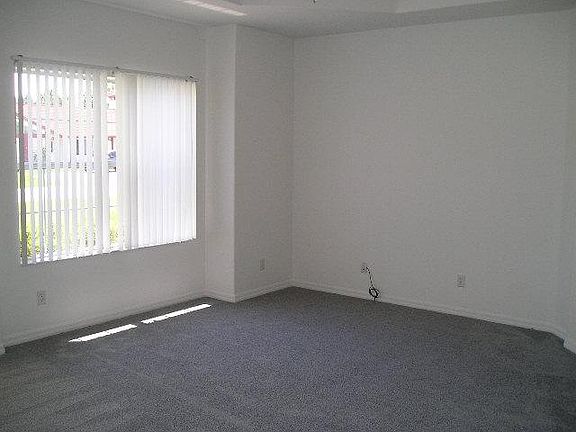 4th image of 55 Felwood Ln