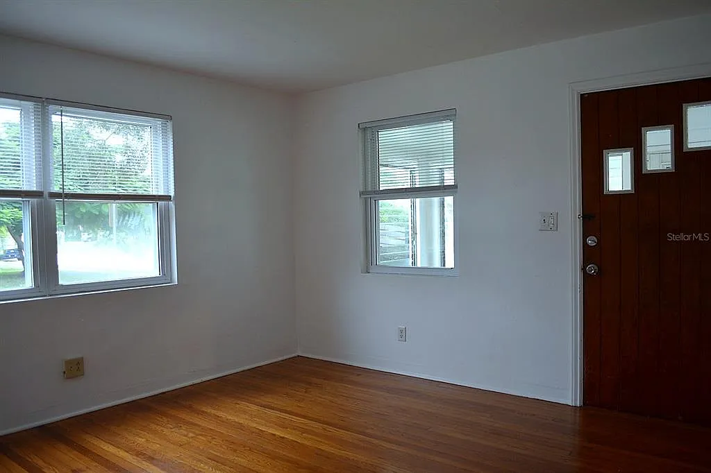 2 bed, 1.0 bath, 786 sqft, $2,500 — Photo 2
