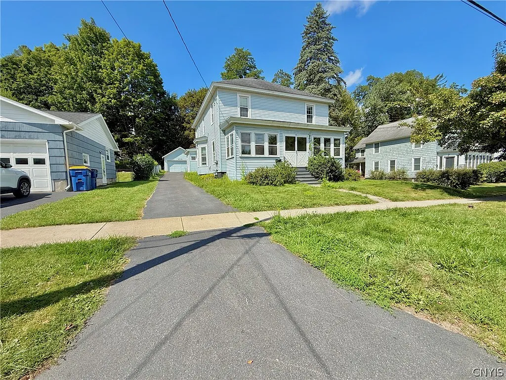3 bed, 1.5 bath, 1578 sqft, $2,400 — Photo 1