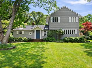 10 Kyle Rd, Hampton Bays, NY 11946