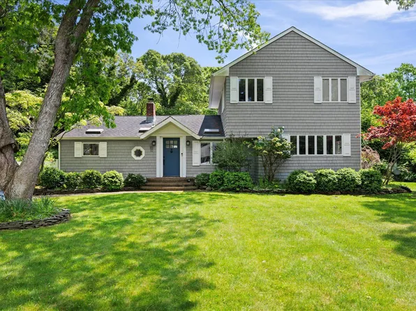 10 Kyle Rd, Hampton Bays, NY 11946