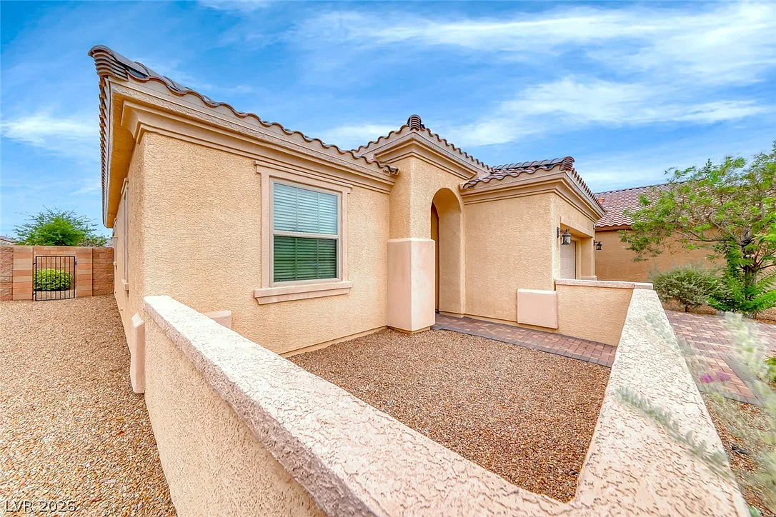 2 bed, 2.0 bath, 1213 sqft, $2,150 — Photo 3