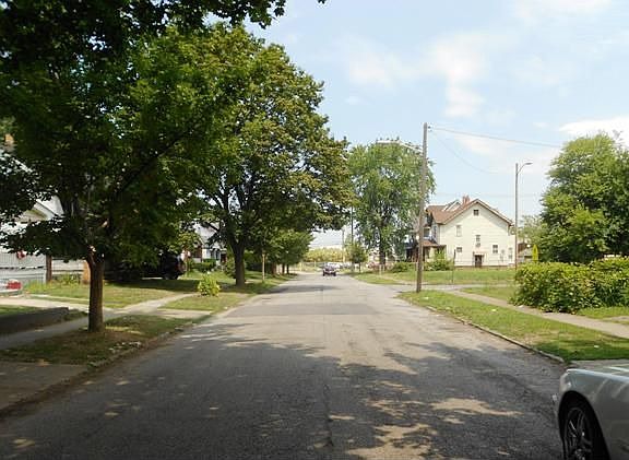 2nd image of 382 E 124th St