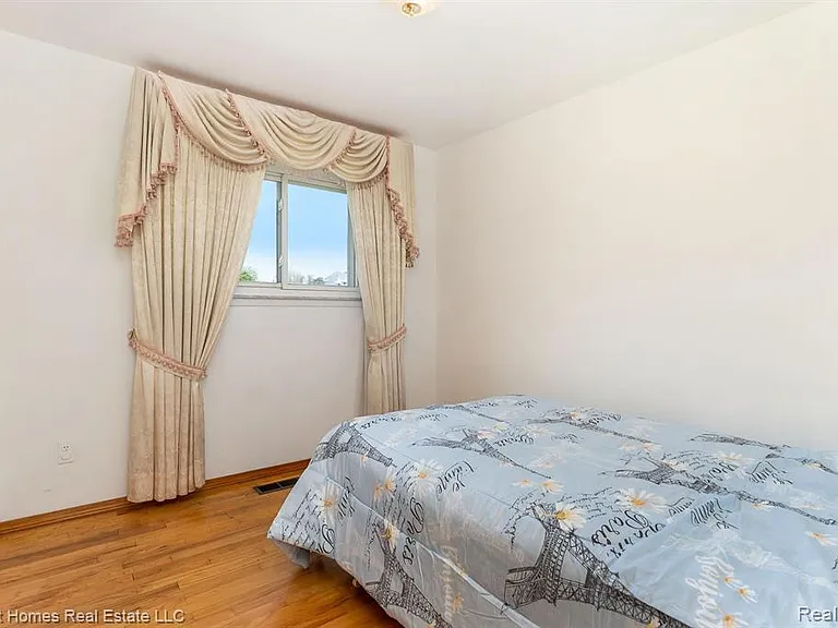 11451 Canterbury Dr — Photo 10