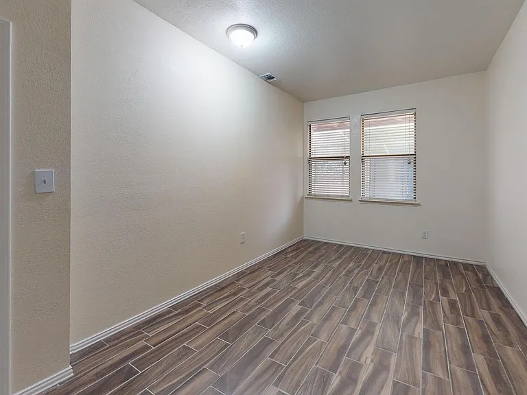 8101 Southern Pine Way — Photo 16