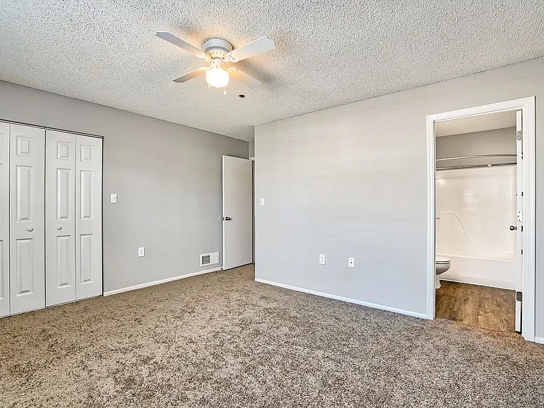 Hillwood Pointe Apartments — Photo 11