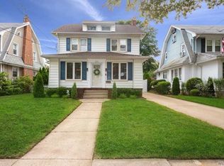 256 Earle Ave, Lynbrook, NY 11563