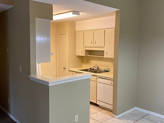 5th image of 8341 Country Walk Dr APT D