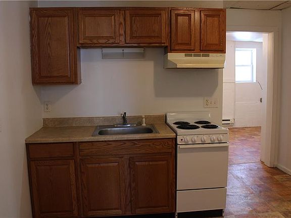 3rd image of 183 Woodmont Ave APT 5