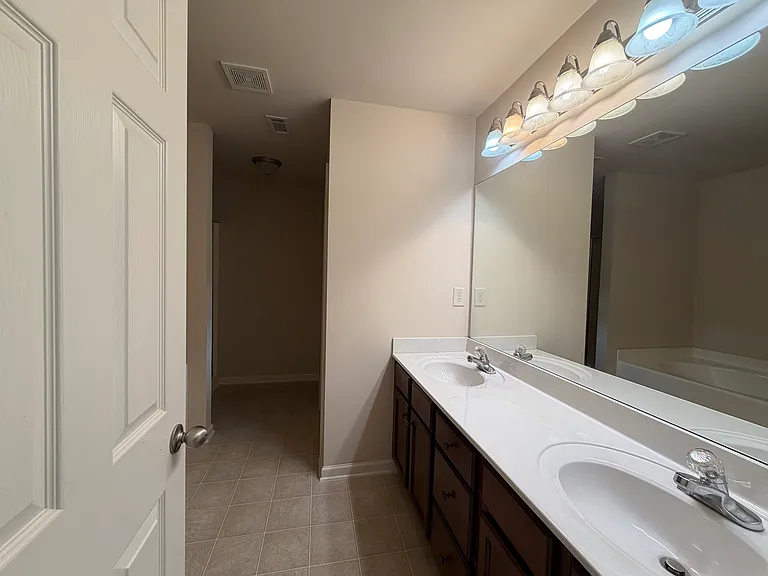 104 Thorncrest Ct — Photo 8