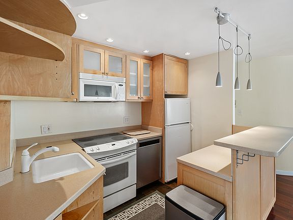 5th image of 8040 Girard Ave Unit 3