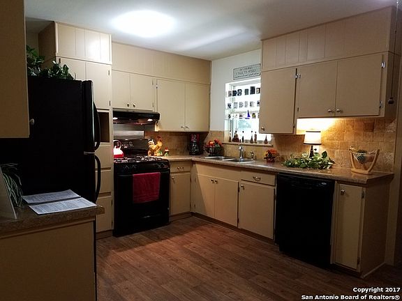4th image of 4614 Stoneleigh Dr