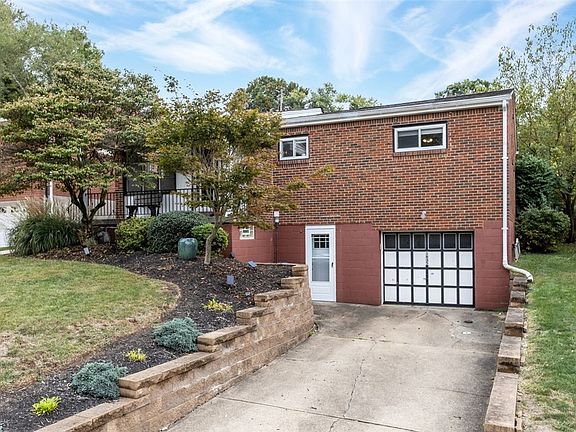2nd image of 1635 Pembroke Dr
