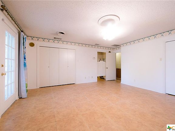 3rd image of 1801 Mockingbird Ln