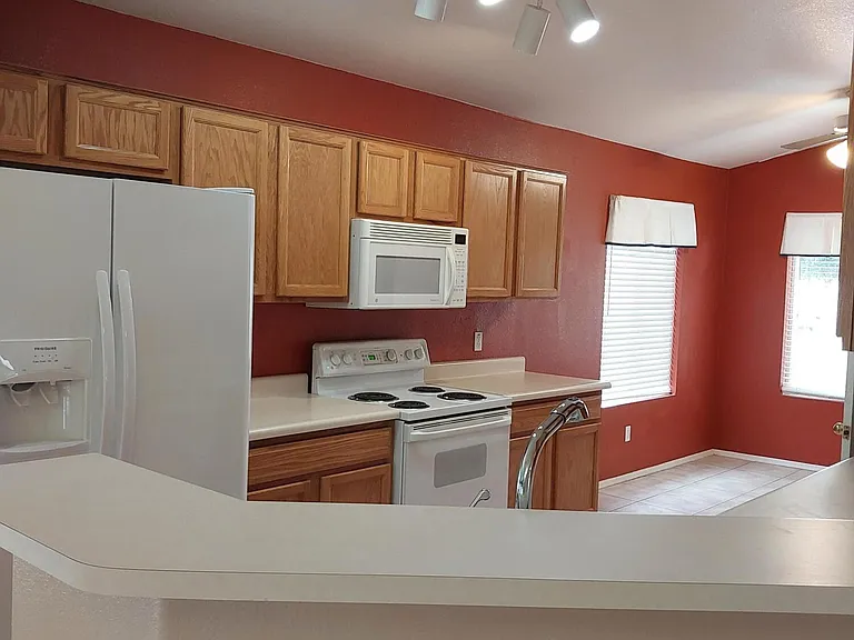7634 W August Moon Pl — Photo 4