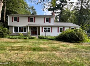 102 Woodhaven Dr, Glenville, NY 12302