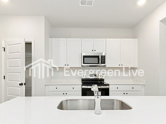 4th image of 139 Green Thistle Way