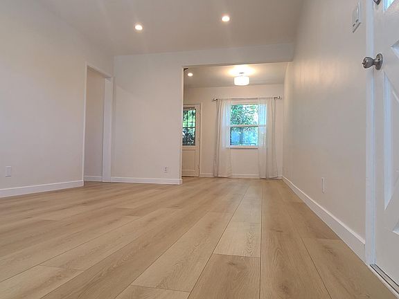 4th image of 1008 N Griffith Park Dr
