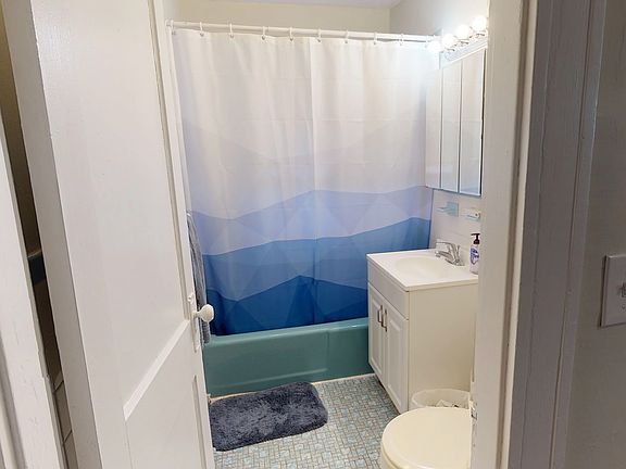 3rd image of 402B Highland Ave #32